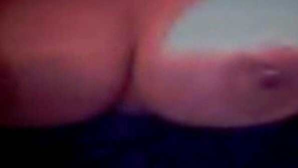 Dua gadis yang suka video hot bokep menjilati vagina sedang melakukan seks lesbian bersama