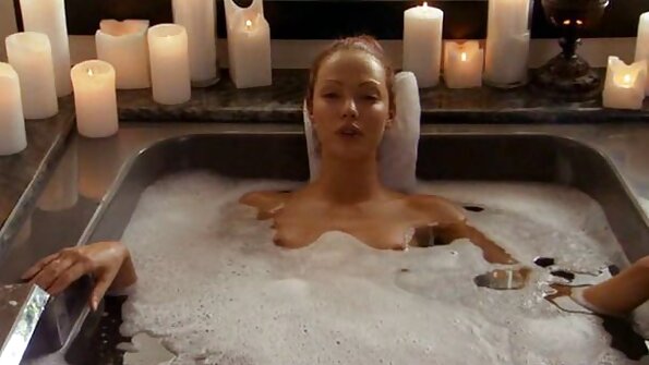 Aktris porno melakukan pekerjaannya yang video bokep xxx hot brilian di kamar mandi